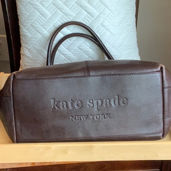 Kate Spade brown lightly pebbled shoulder bag. - Picture 2 of 5